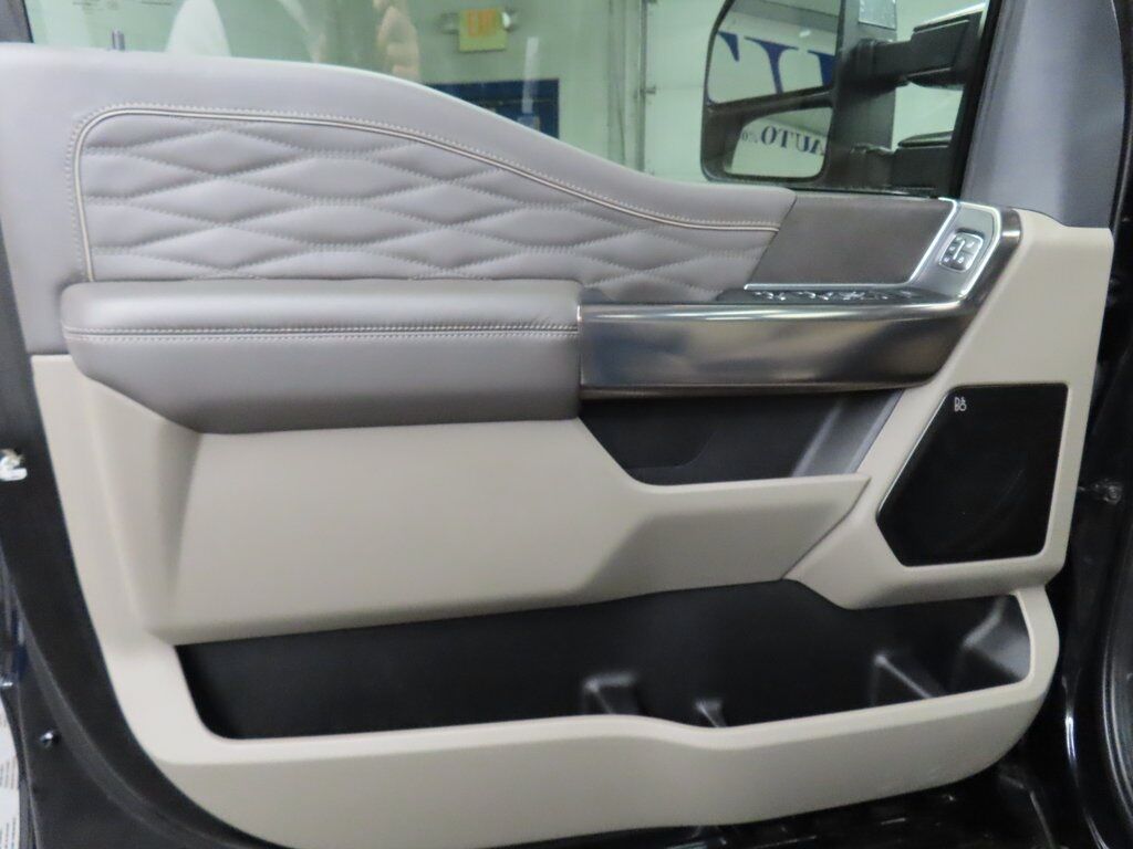 2025 Ford F-350 Super Duty 4x4 Crew Cab Platinum SRW Fond du Lac WI