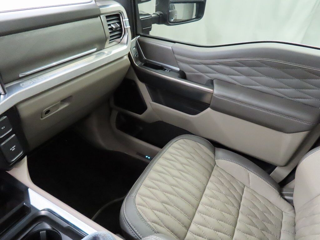 2025 Ford F-350 Super Duty 4x4 Crew Cab Platinum SRW Fond du Lac WI