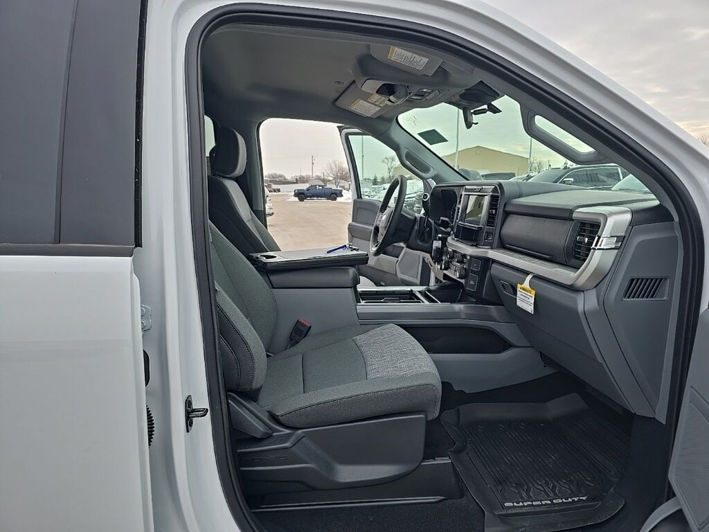 2025 Ford F-350 Super Duty 4x4 Crew Cab XLT SRW Fond du Lac WI