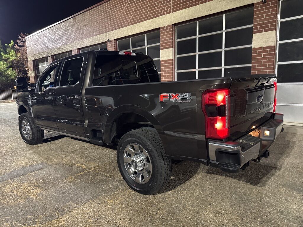 2025 Ford F-350SD Lariat