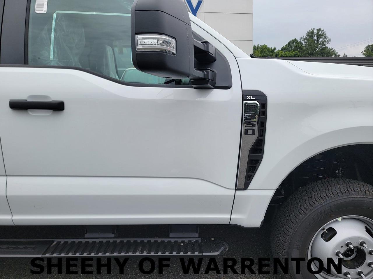2025 Ford F-350SD XL SERVICE BODY Warrenton VA