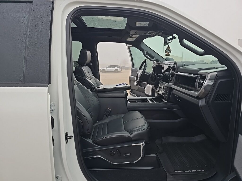 2025 Ford F-450 Super Duty 4x4 Crew Cab Platinum DRW Fond du Lac WI