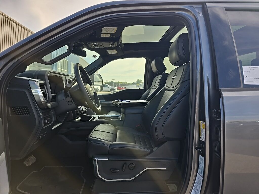 2025 Ford F-450 Super Duty 4x4 Crew Cab Platinum DRW Fond du Lac WI