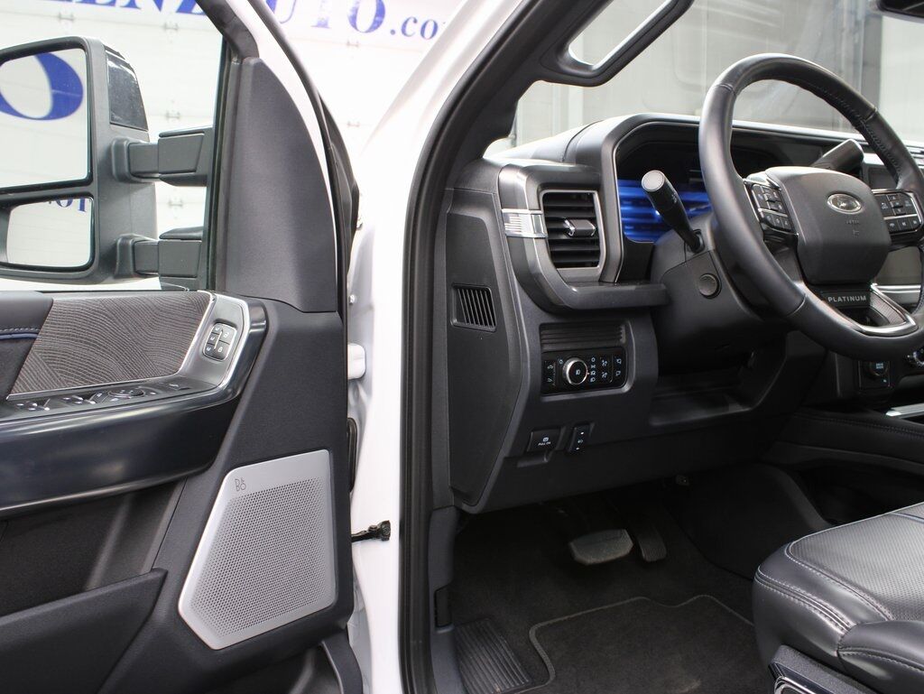2025 Ford F-450 Super Duty 4x4 Crew Cab Platinum DRW Fond du Lac WI