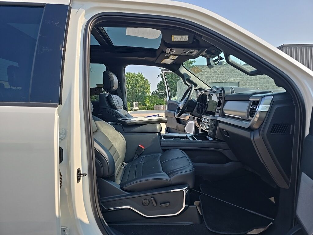 2025 Ford F-450 Super Duty 4x4 Crew Cab Platinum DRW Fond du Lac WI