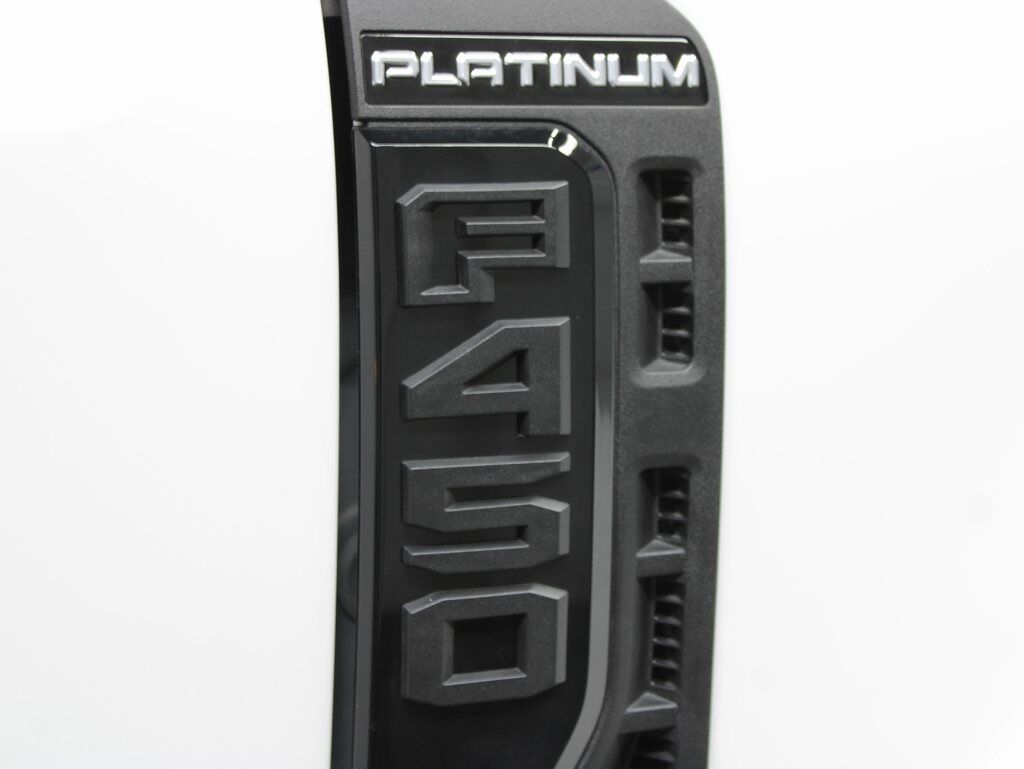 2025 Ford F-450 Super Duty 4x4 Crew Cab Platinum DRW Fond du Lac WI