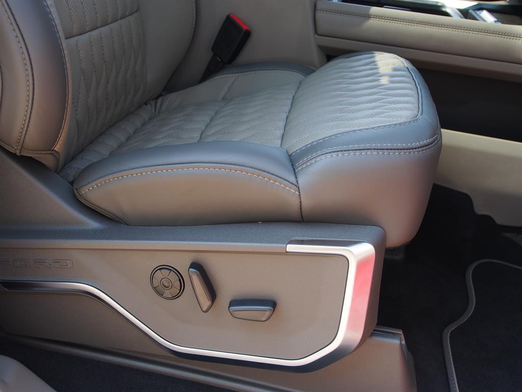 2025 Ford F-450 Super Duty Platinum