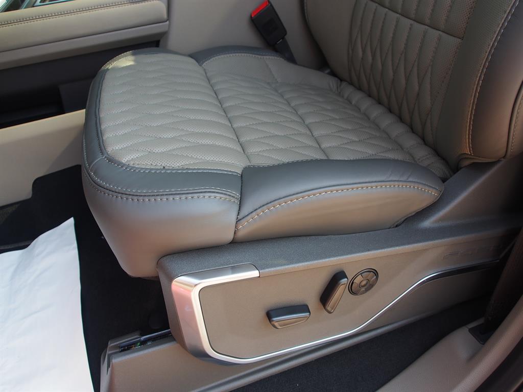 2025 Ford F-450 Super Duty Platinum