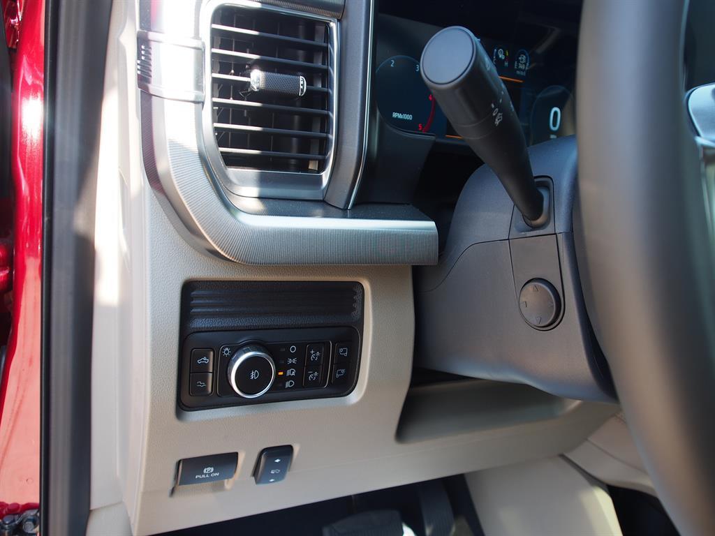 2025 Ford F-450 Super Duty Platinum