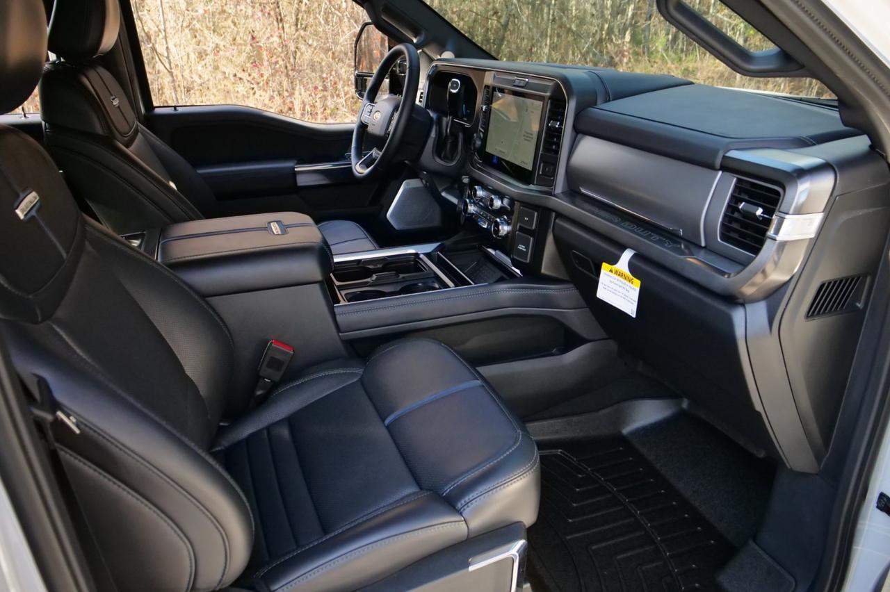 2025 Ford F-450SD Platinum 4X4 / DRW / Massaging Seats / Diesel! Lincolnton NC