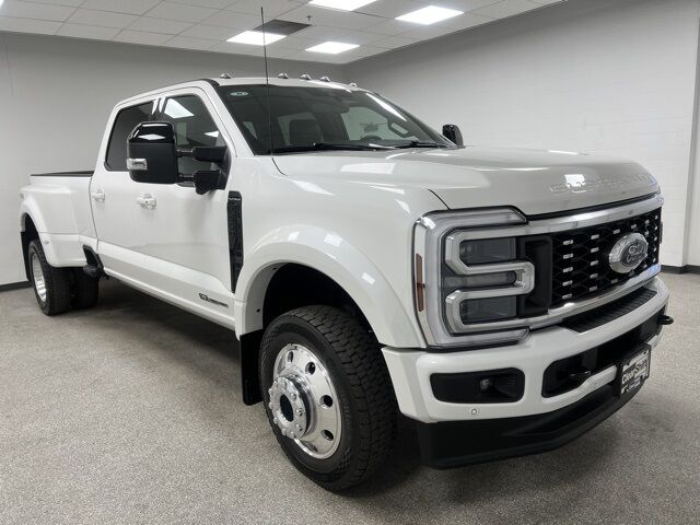 2025 Ford F-450SD Platinum