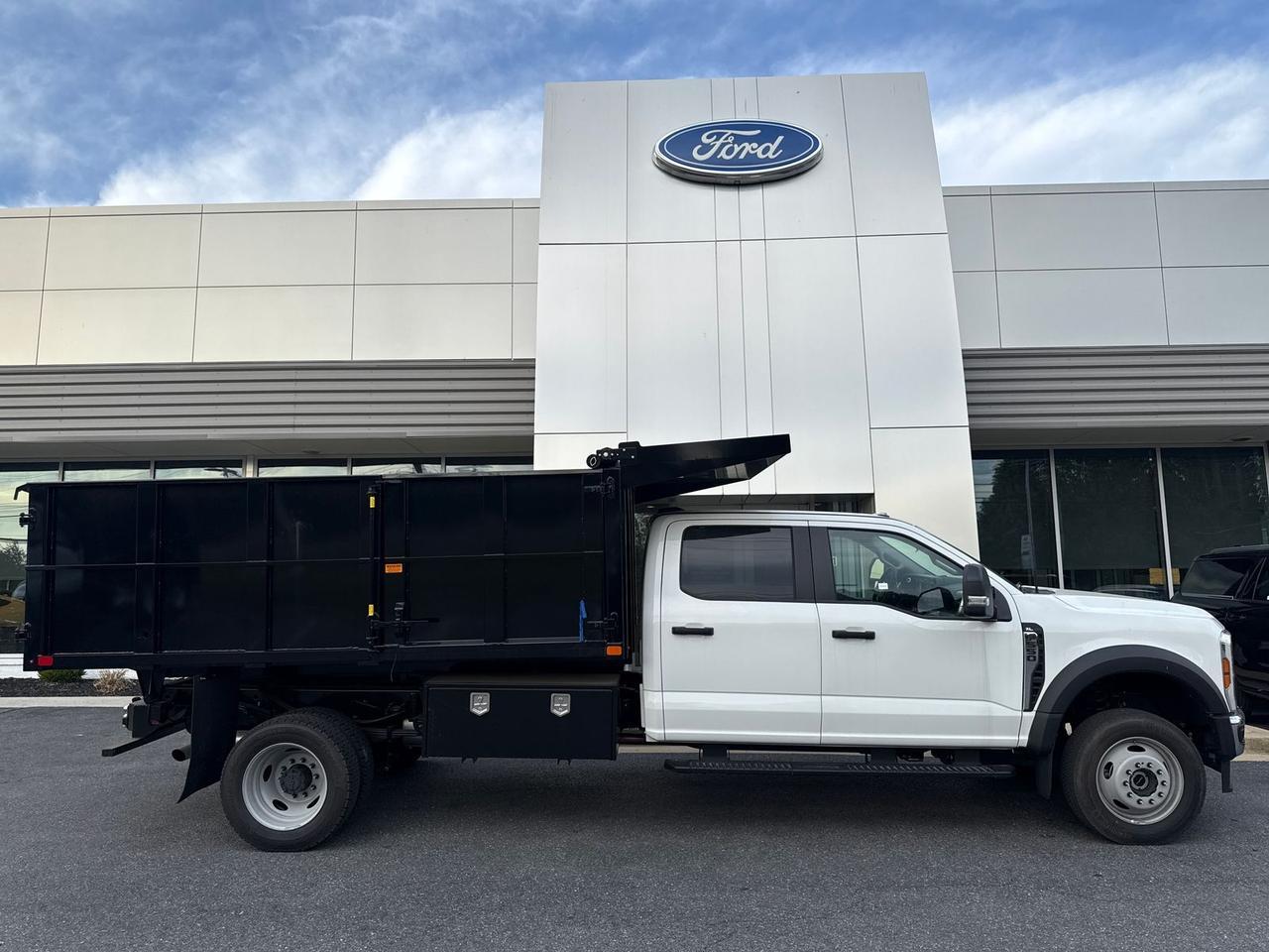 2025 Ford F-550SD XL