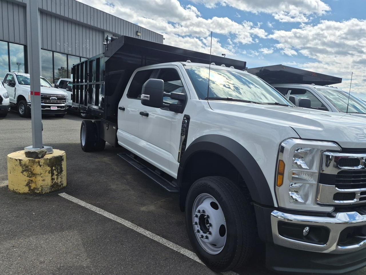 2025 Ford F-550SD XL
