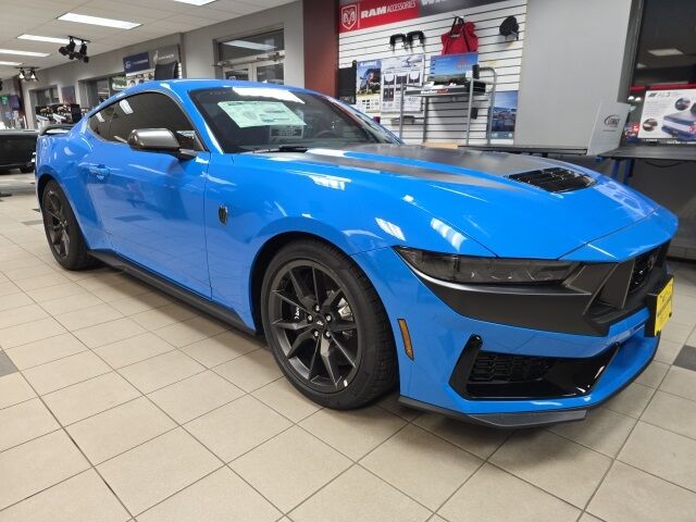 2025 Ford Mustang Dark Horse photo 2