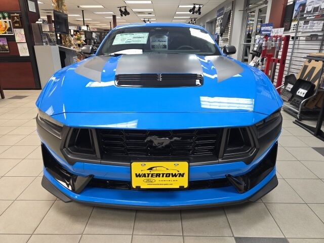 2025 Ford Mustang Dark Horse photo 3