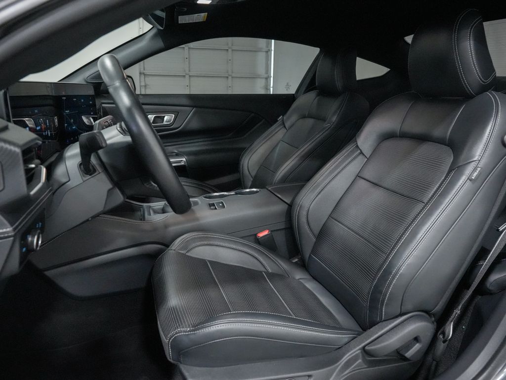 2025 Ford Mustang GT Premium - Photo 9
