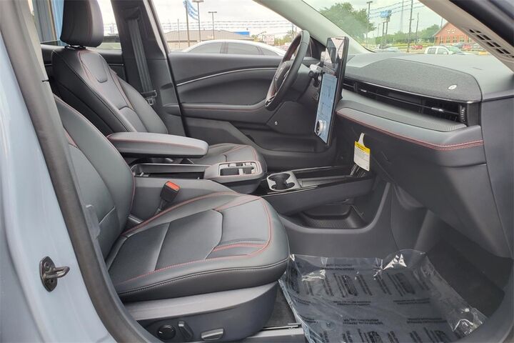 2025 Ford Mustang Mach-E Premium  TX
