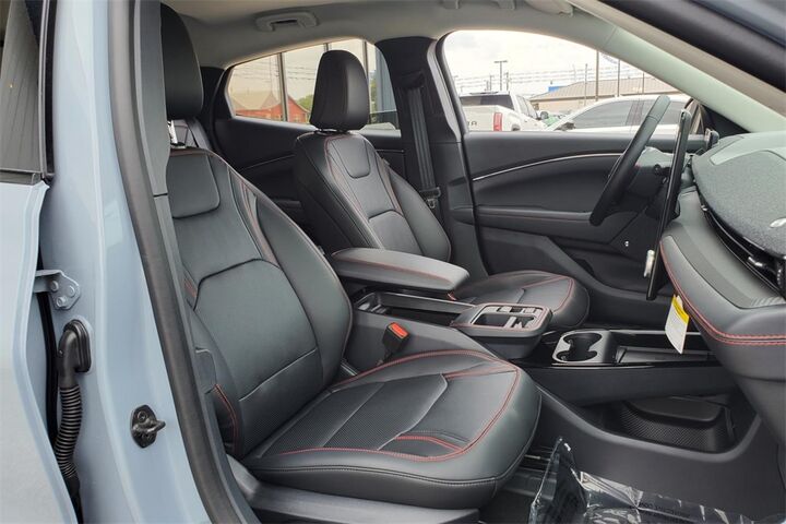 2025 Ford Mustang Mach-E Premium  TX
