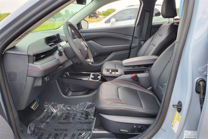 2025 Ford Mustang Mach-E Premium  TX