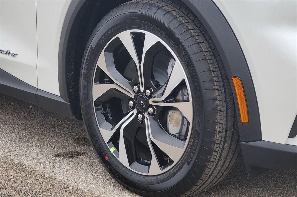 2025 Ford Mustang Mach-E Select Hondo TX