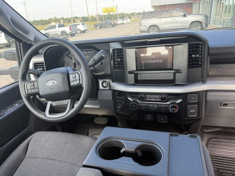 2025 Ford Super Crew F-250 4x4 17 MILES XL Collinsville OK