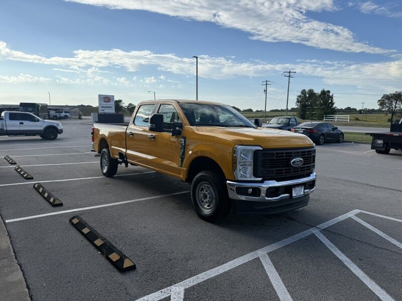2025 Ford Super Crew F-250 4x4 17 MILES XL Collinsville OK