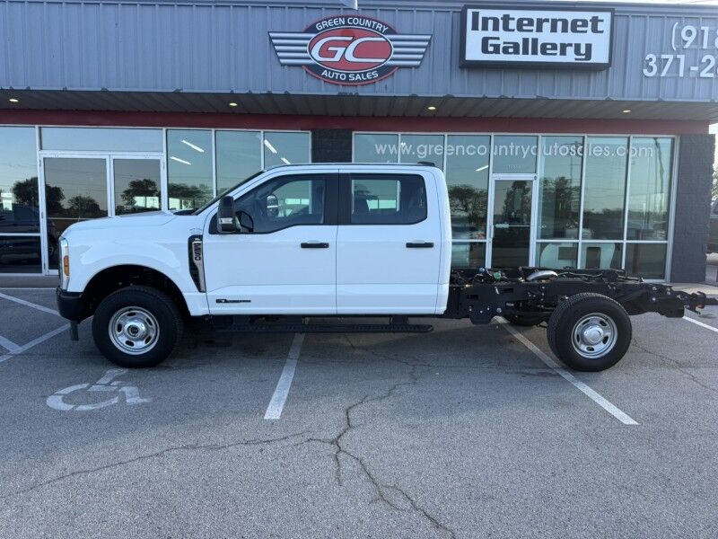 2025 Ford Super Crew F-250 4x4 Cab & Chassis
