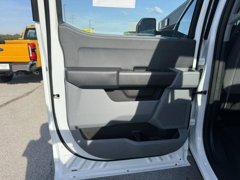 2025 Ford Super Crew F-250 6.8L V8 4x4 Utility XL Collinsville OK
