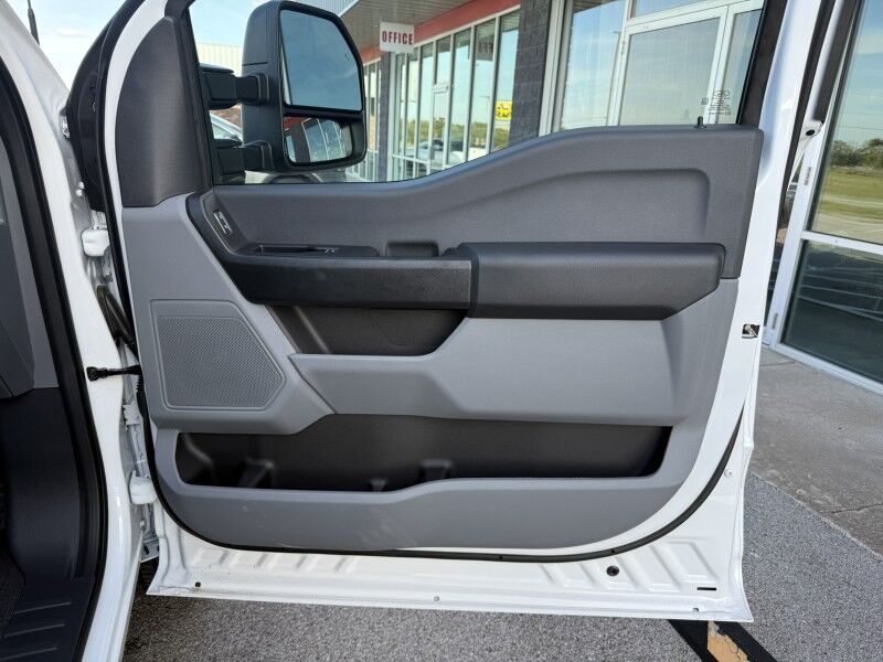 2025 Ford Super Crew F-250 6.8L V8 4x4 Utility XL Collinsville OK