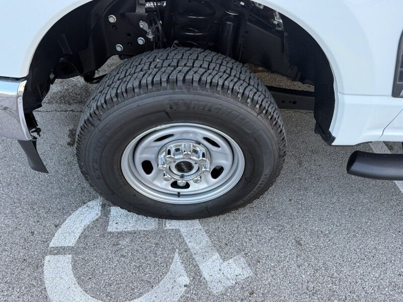 2025 Ford Super Crew F-250 6.8L V8 4x4 Utility XL Collinsville OK