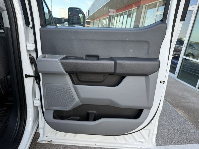 2025 Ford Super Crew F-250 6.8L V8 4x4 Utility XLT Collinsville OK