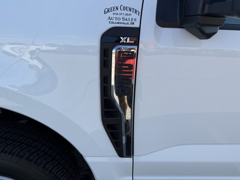 2025 Ford Super Crew F-250 6.8L V8 4x4 Utility XLT Collinsville OK