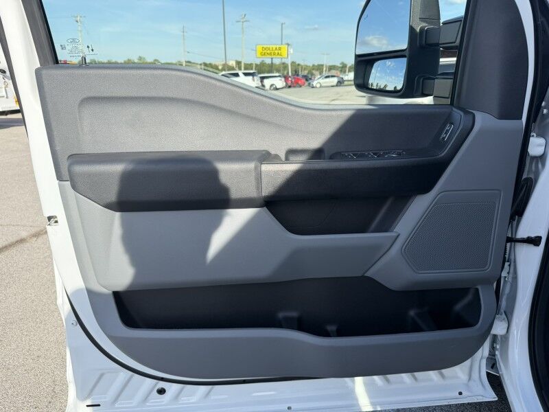 2025 Ford Super Crew F-250 6.8L V8 4x4 Utility XLT Collinsville OK
