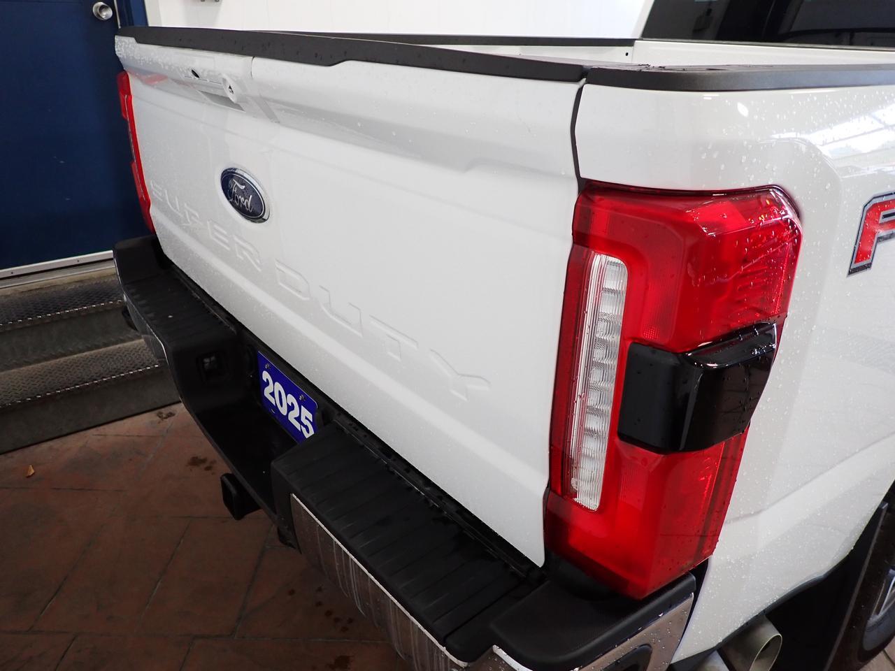 2025 Ford Super Duty F-250 SRW LARIAT CREW CAB 4WD 6.5' BOX *DIESEL* Listowel ON