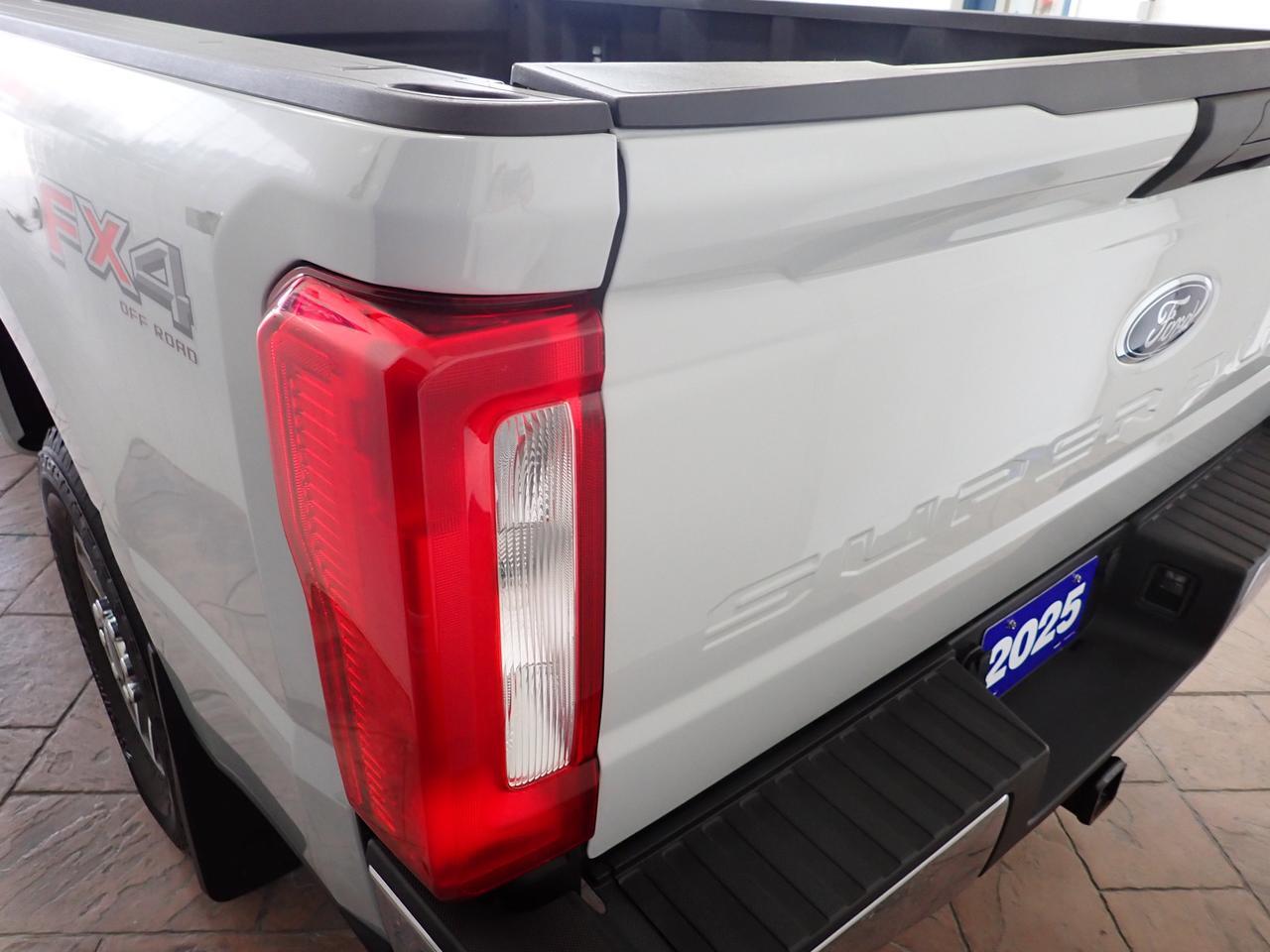 2025 Ford Super Duty F-250 SRW XLT CREW CAB 4WD 8' BOX Listowel ON