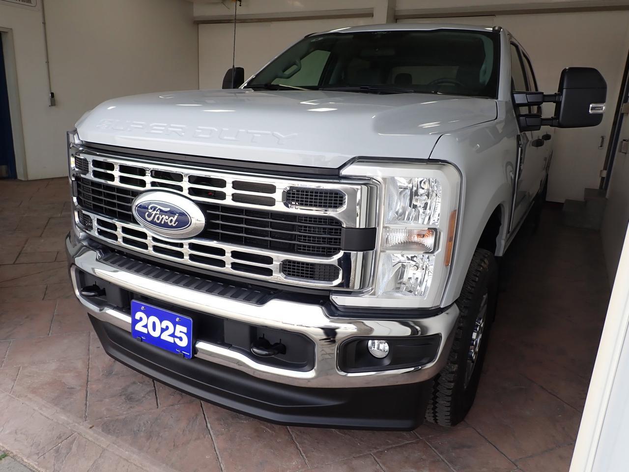 2025 Ford Super Duty F-250 SRW XLT CREW CAB 4WD 8' BOX Listowel ON