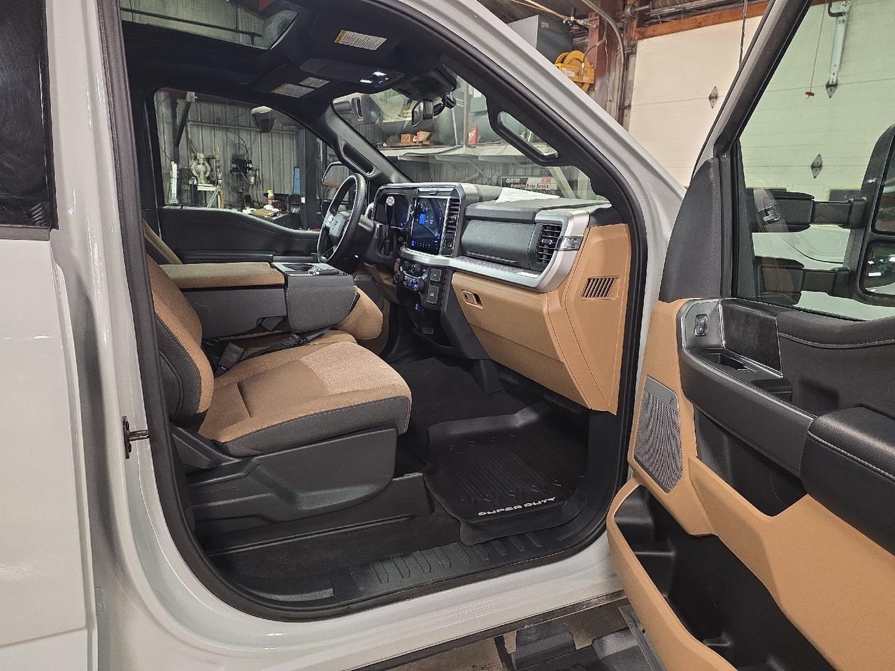 2025 Ford Super Duty F-250 SRW XLT Sand Lake NY