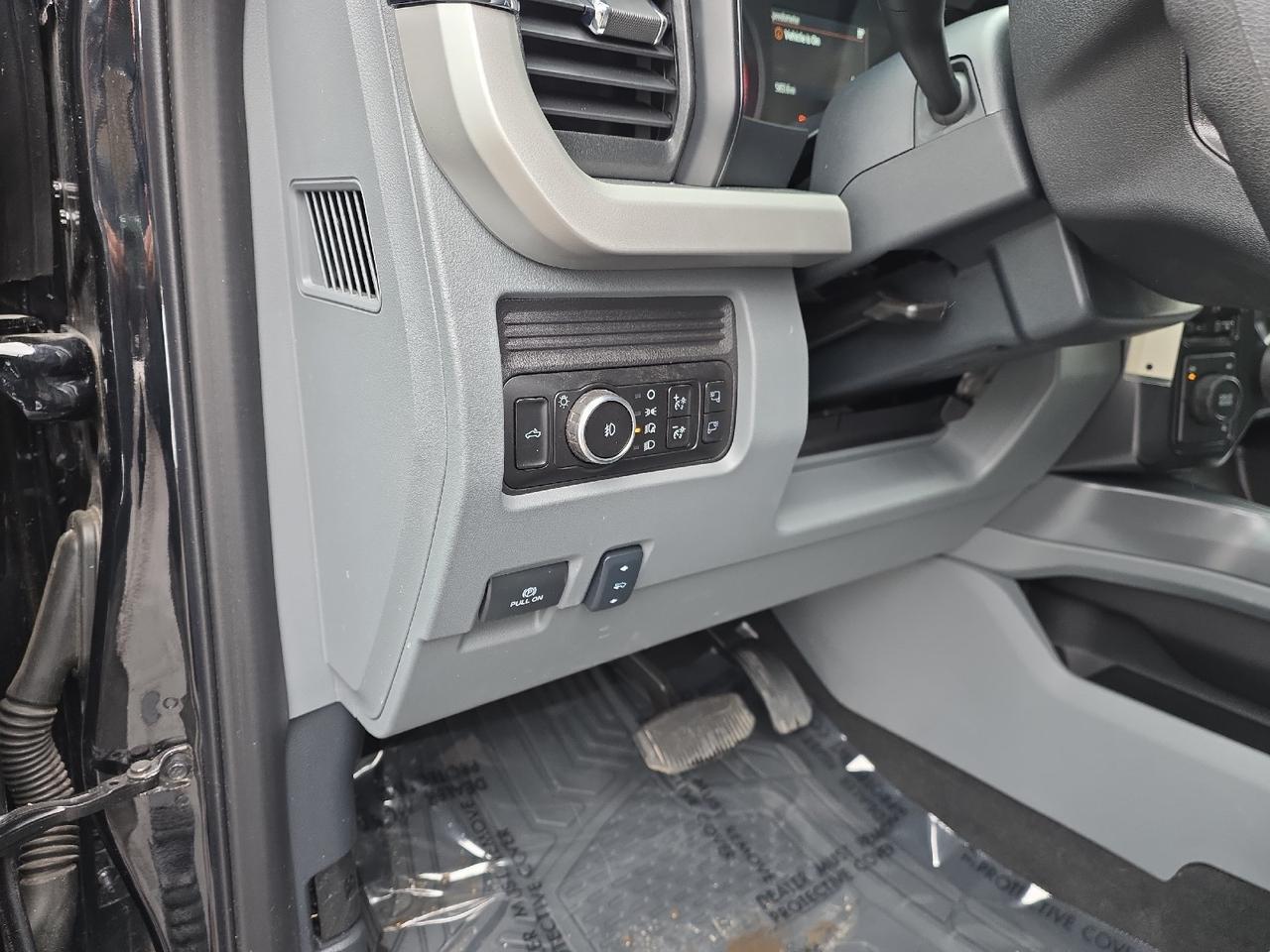 2025 Ford Super Duty F-350 DRW XLT Sand Lake NY