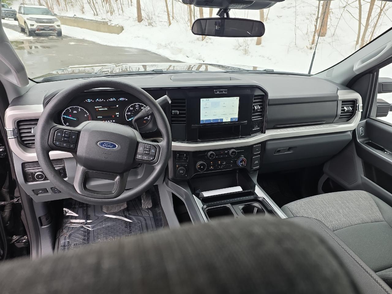 2025 Ford Super Duty F-350 DRW XLT Sand Lake NY