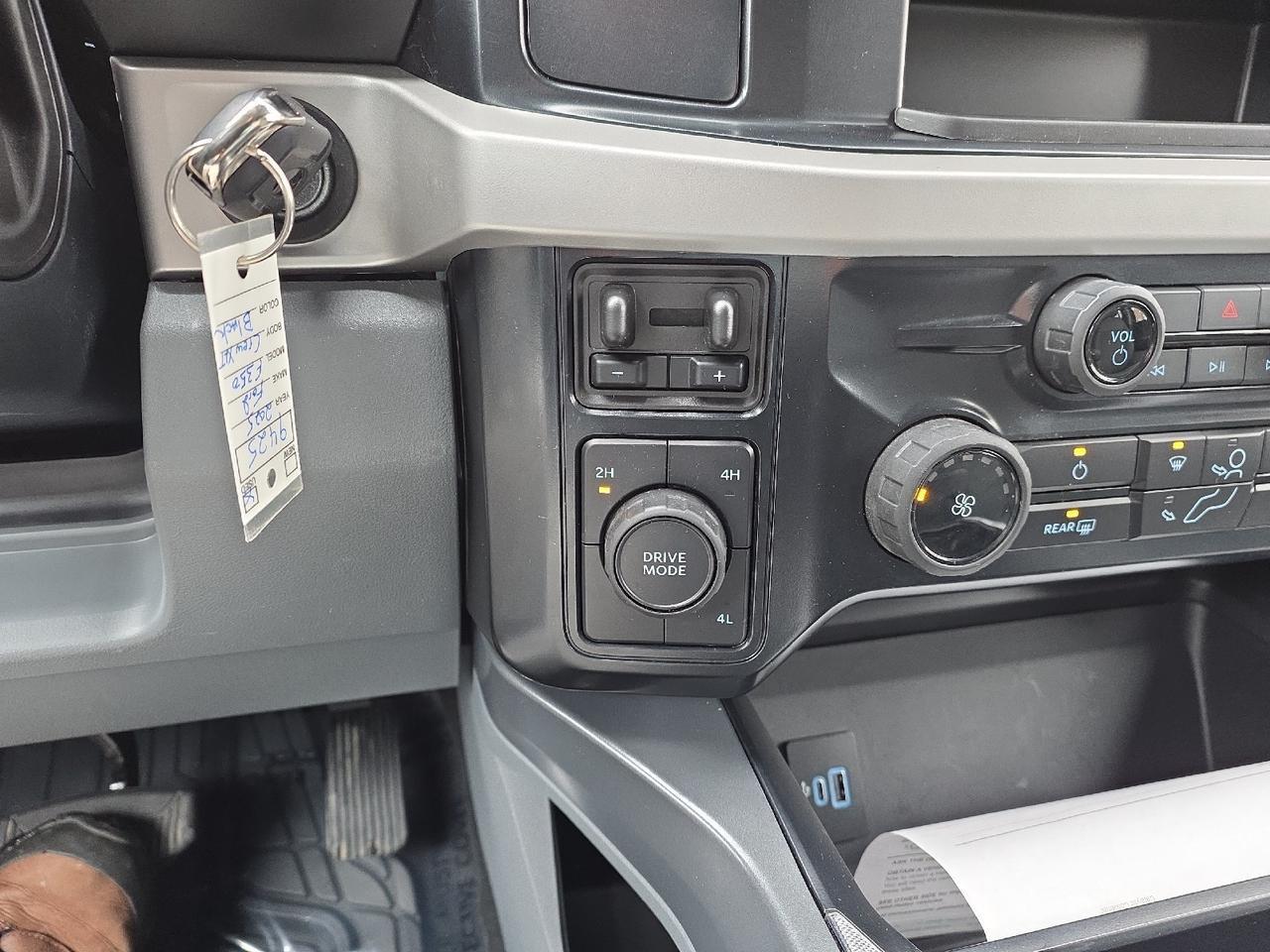 2025 Ford Super Duty F-350 DRW XLT Sand Lake NY