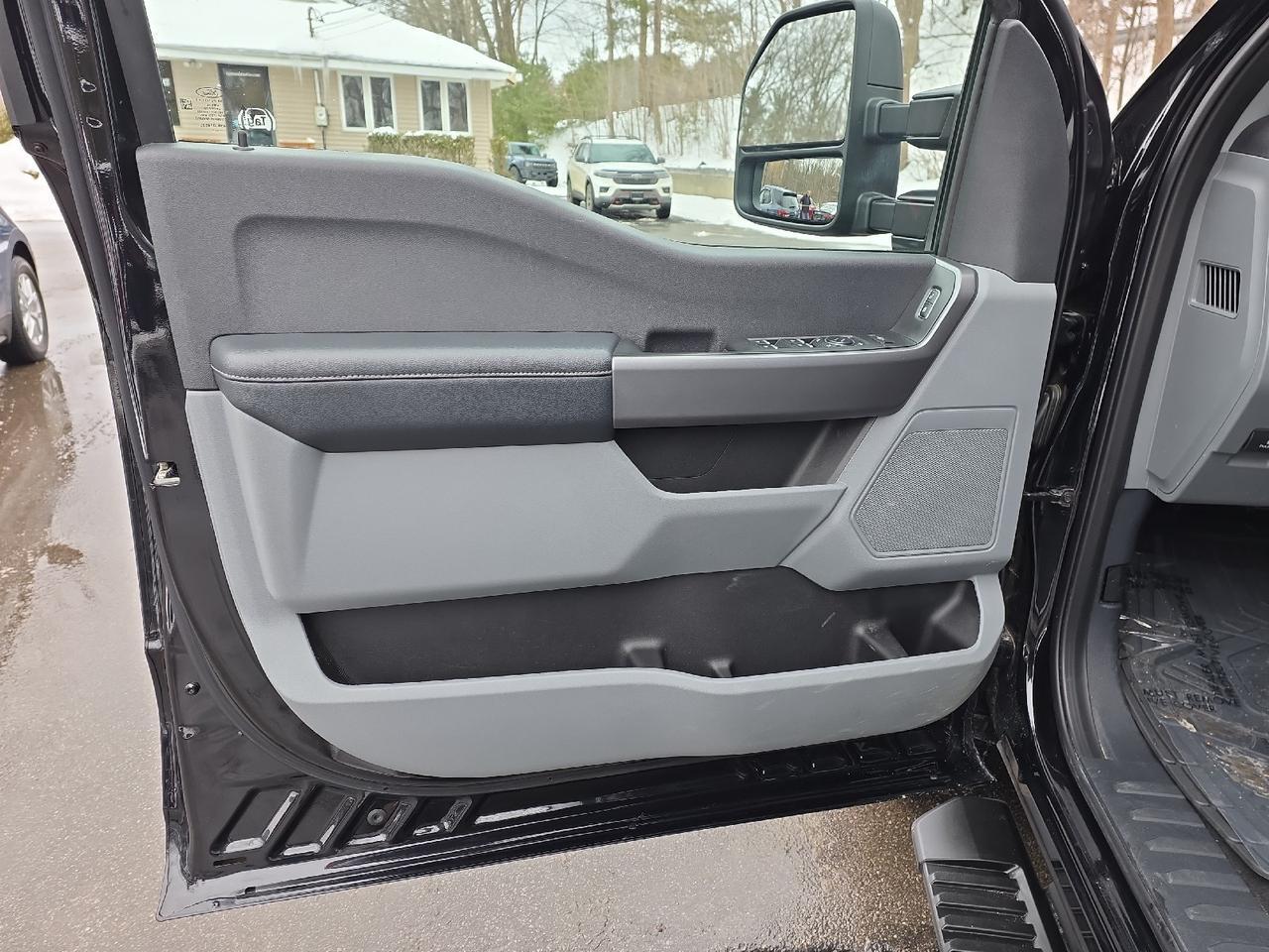 2025 Ford Super Duty F-350 DRW XLT Sand Lake NY