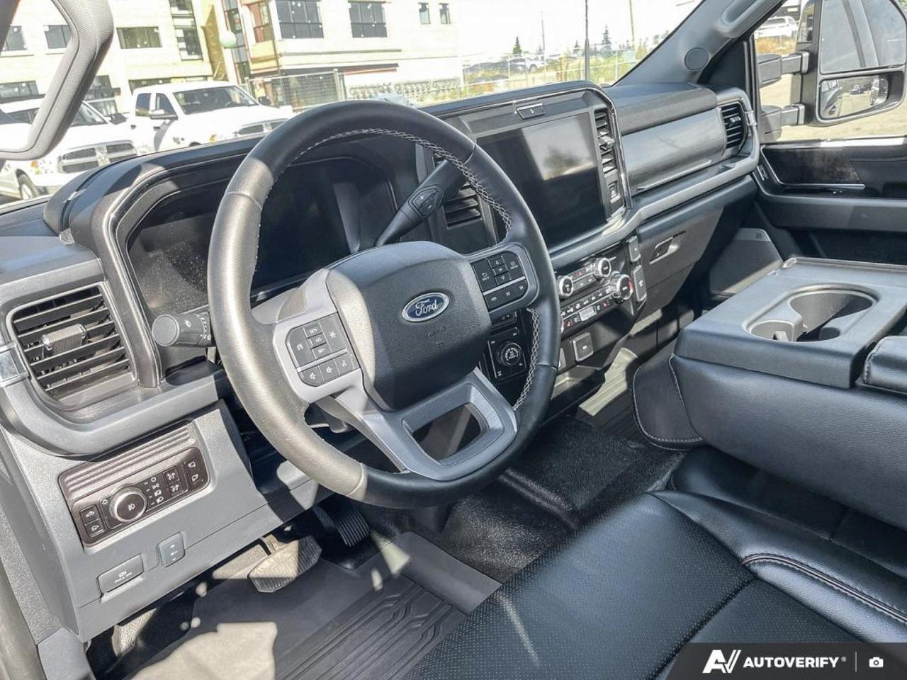 2025 Ford Super Duty F-350 SRW LARIAT Edmonton AB