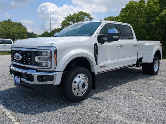 2025 Ford Super Duty F-450 DRW LARIAT Appleton WI