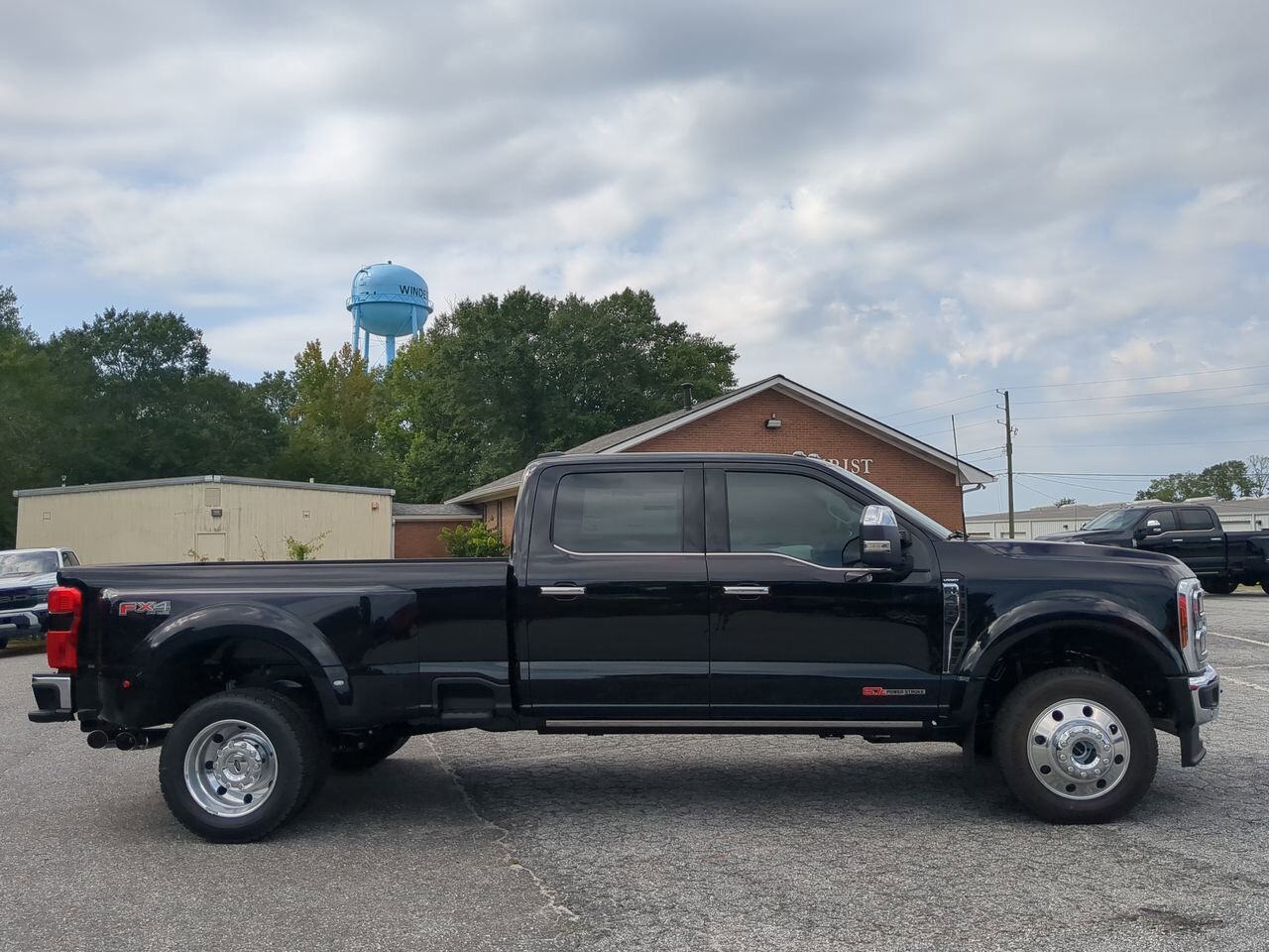 2025 Ford Super Duty F-450 DRW LARIAT