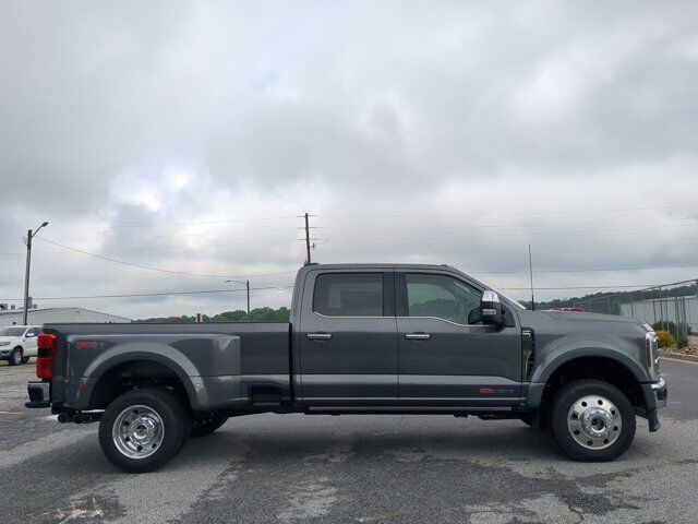 2025 Ford Super Duty F-450 DRW LARIAT