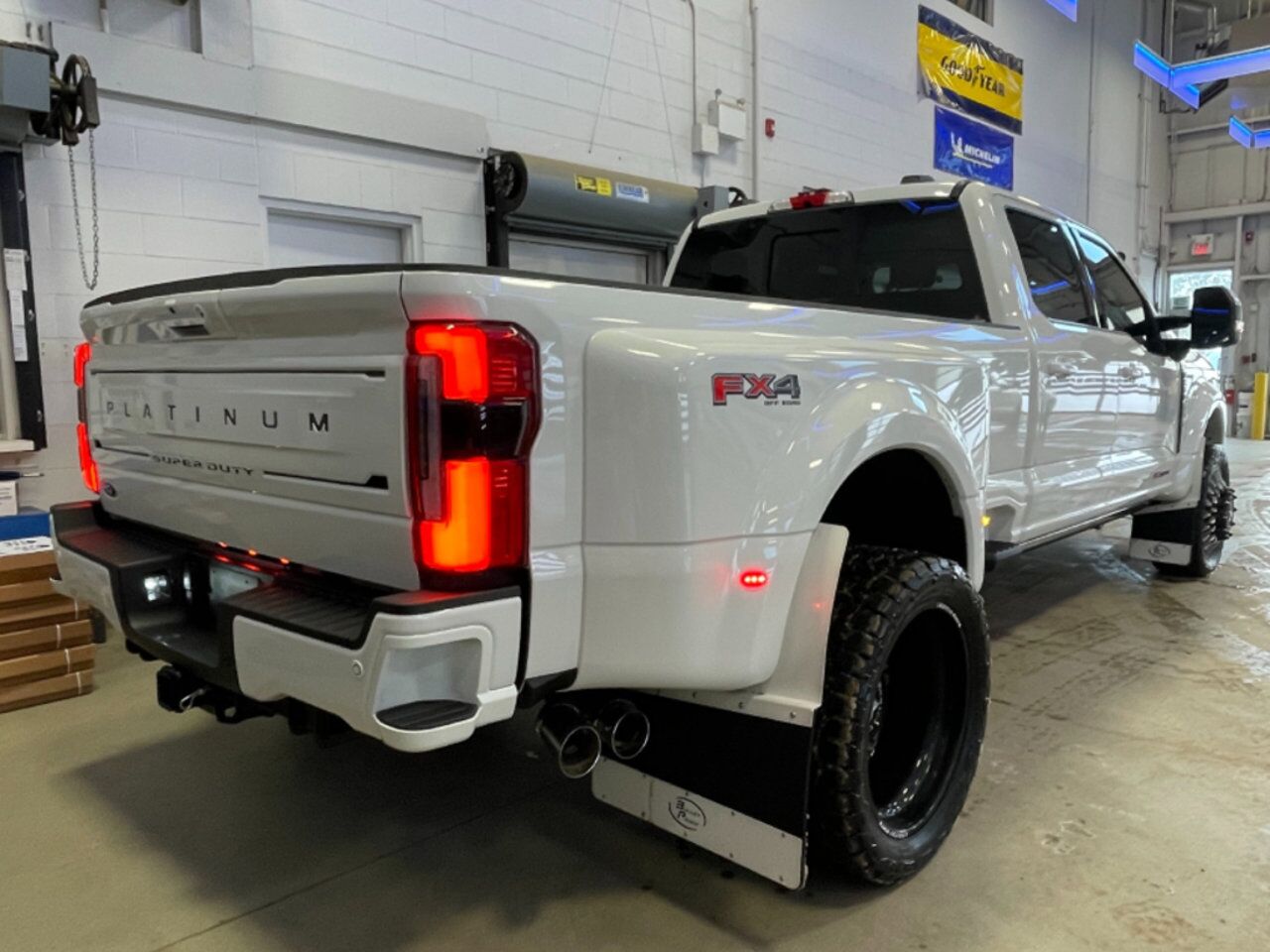 2025 Ford Super Duty F-450 DRW Platinum
