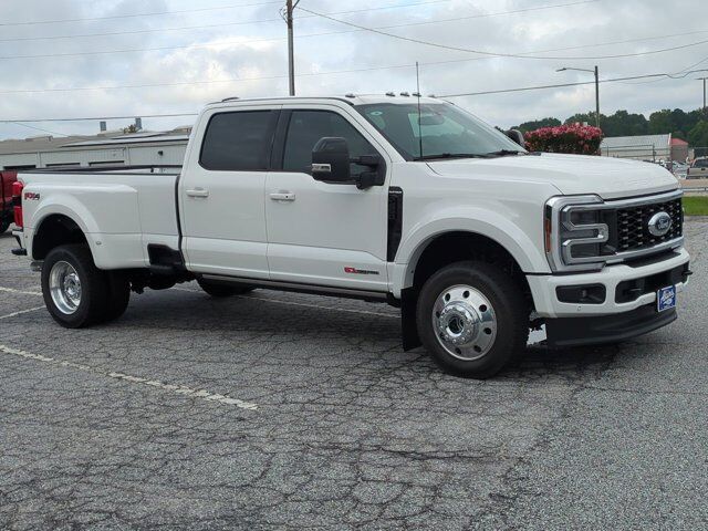 2025 Ford Super Duty F-450 DRW Platinum Winder GA
