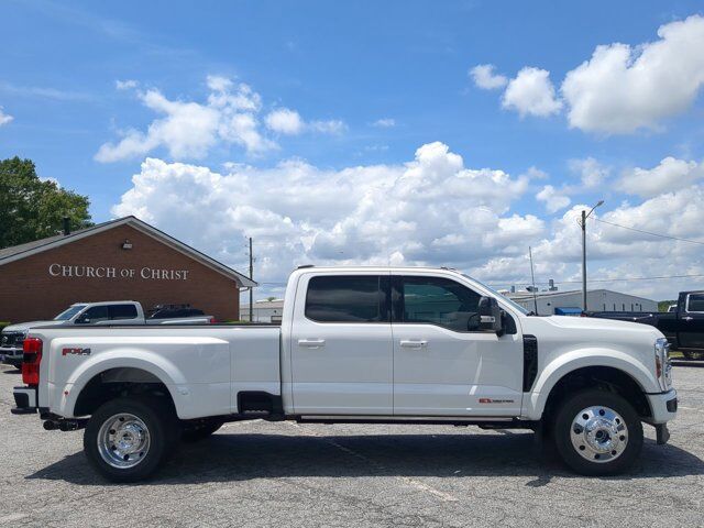 2025 Ford Super Duty F-450 DRW Platinum