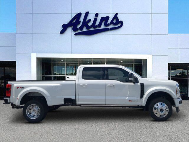 2025 Ford Super Duty F-450 DRW Platinum
