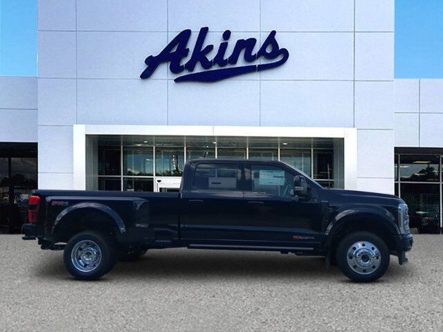2025 Ford Super Duty F-450 DRW Platinum